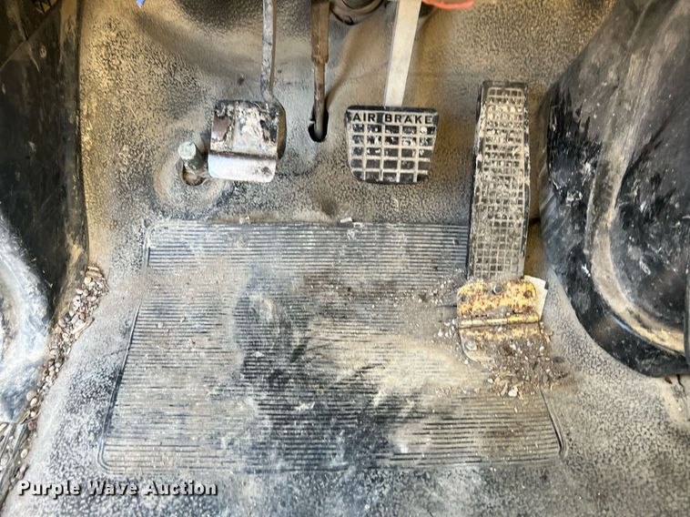 image for item LU9782 1991 Ford F800F  dump truck