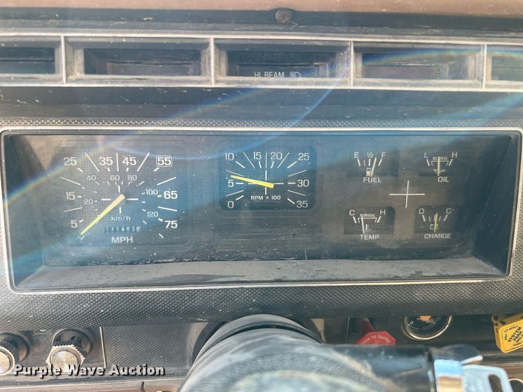 image for item LU9782 1991 Ford F800F  dump truck