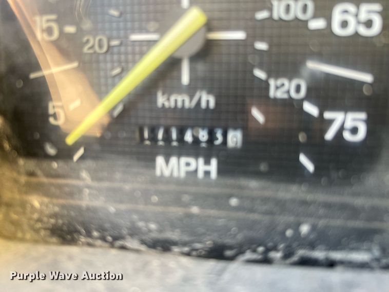 image for item LU9782 1991 Ford F800F  dump truck