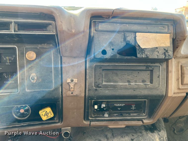 image for item LU9782 1991 Ford F800F  dump truck