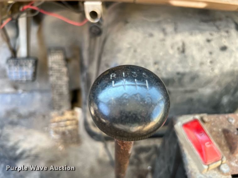 image for item LU9782 1991 Ford F800F  dump truck