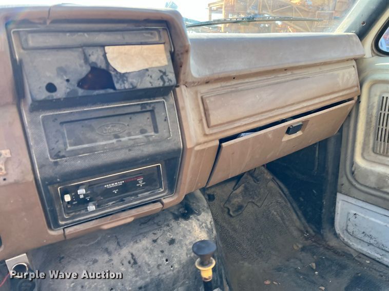 image for item LU9782 1991 Ford F800F  dump truck