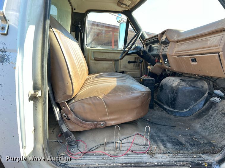 image for item LU9782 1991 Ford F800F  dump truck