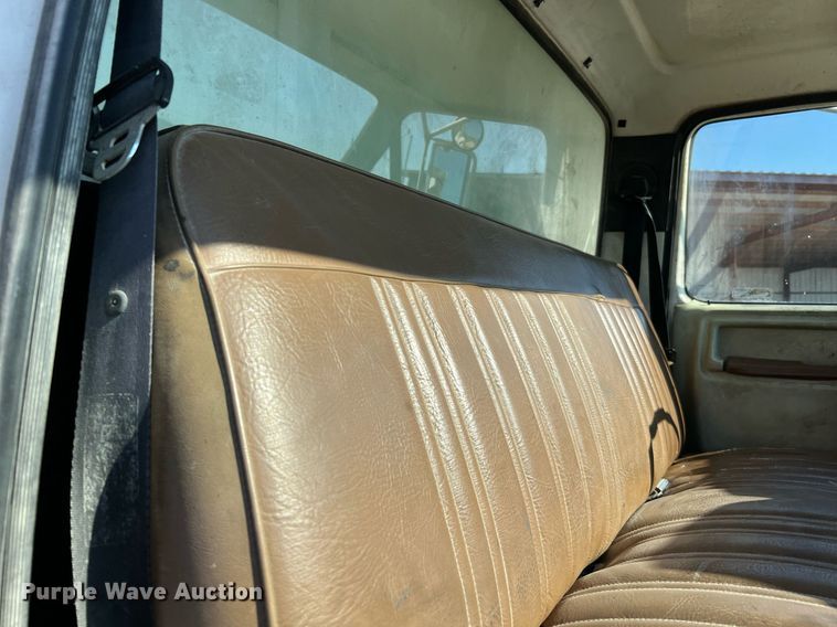 image for item LU9782 1991 Ford F800F  dump truck