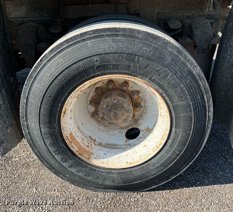 image for item LU9782 1991 Ford F800F  dump truck