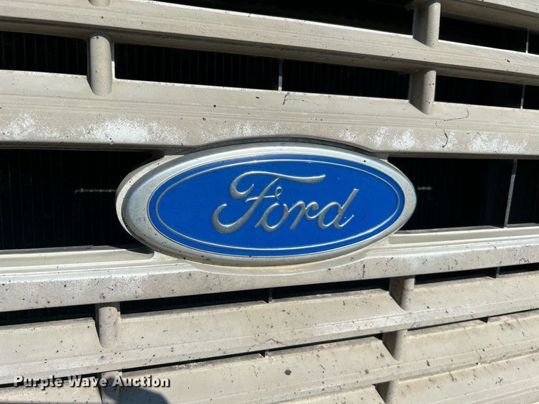 image for item LU9782 1991 Ford F800F  dump truck