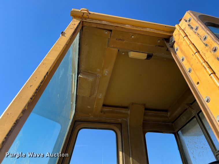 image for item LU9784 1989 Caterpillar 953  track loader