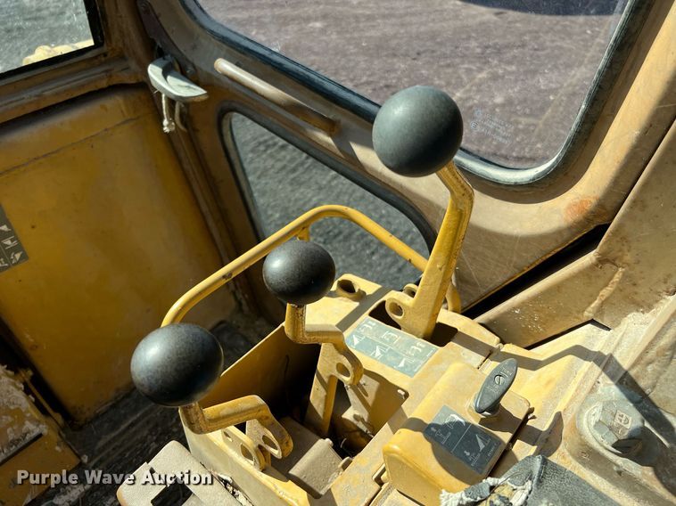 image for item LU9784 1989 Caterpillar 953  track loader