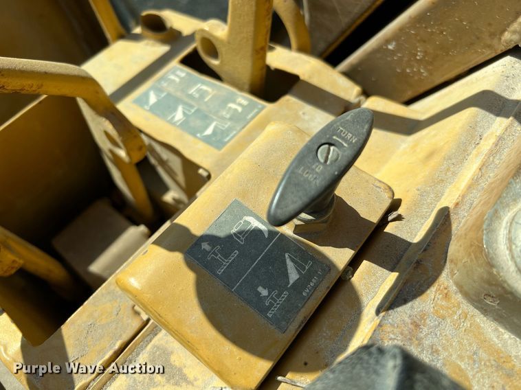 image for item LU9784 1989 Caterpillar 953  track loader