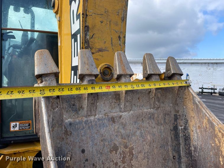 image for item LV9909 2006 John Deere  310G backhoe