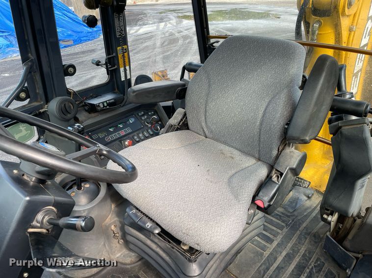 image for item LV9909 2006 John Deere  310G backhoe