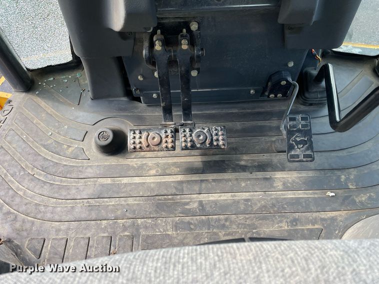 image for item LV9909 2006 John Deere  310G backhoe