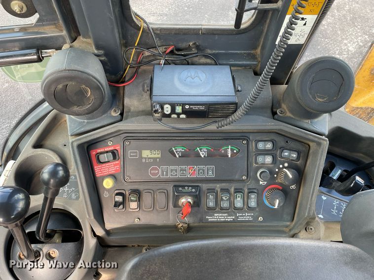 image for item LV9909 2006 John Deere  310G backhoe