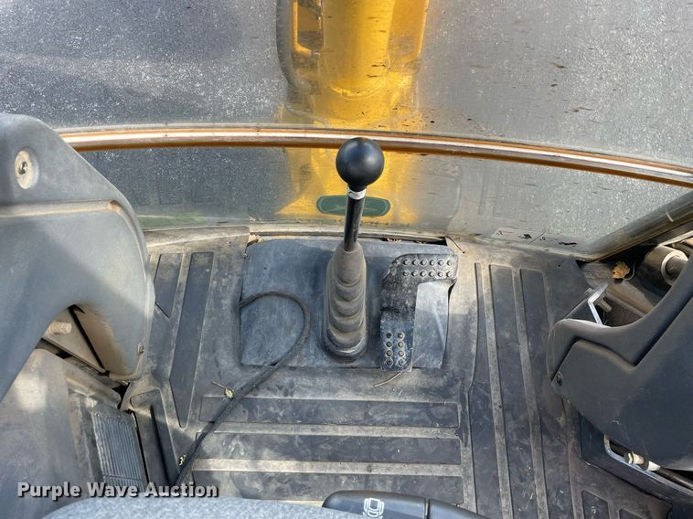 image for item LV9909 2006 John Deere  310G backhoe