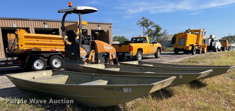 image for item LV9913 (3) 1991 Lowe 14 Delta Jon boats