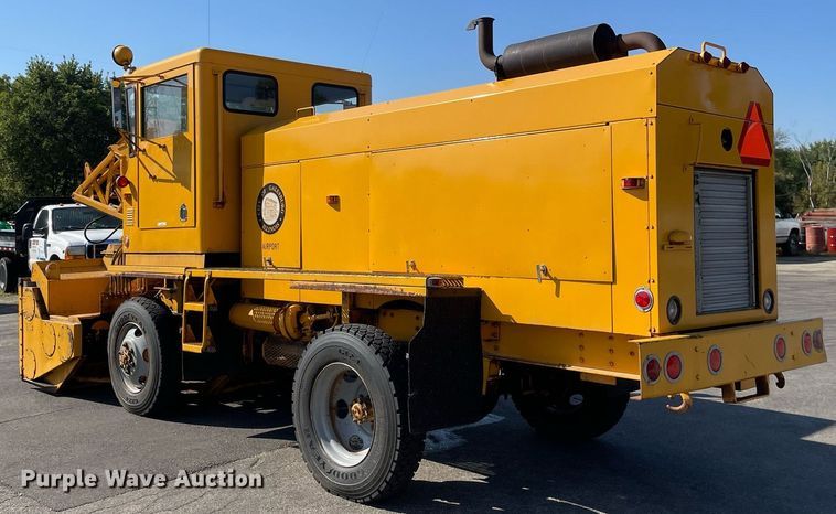 image for item LV9914 1978 SMI 5000  snow blower truck