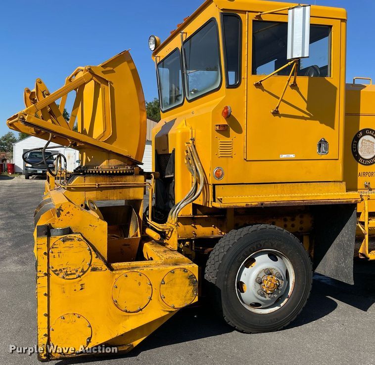 image for item LV9914 1978 SMI 5000  snow blower truck