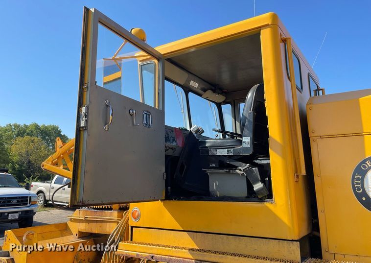 image for item LV9914 1978 SMI 5000  snow blower truck