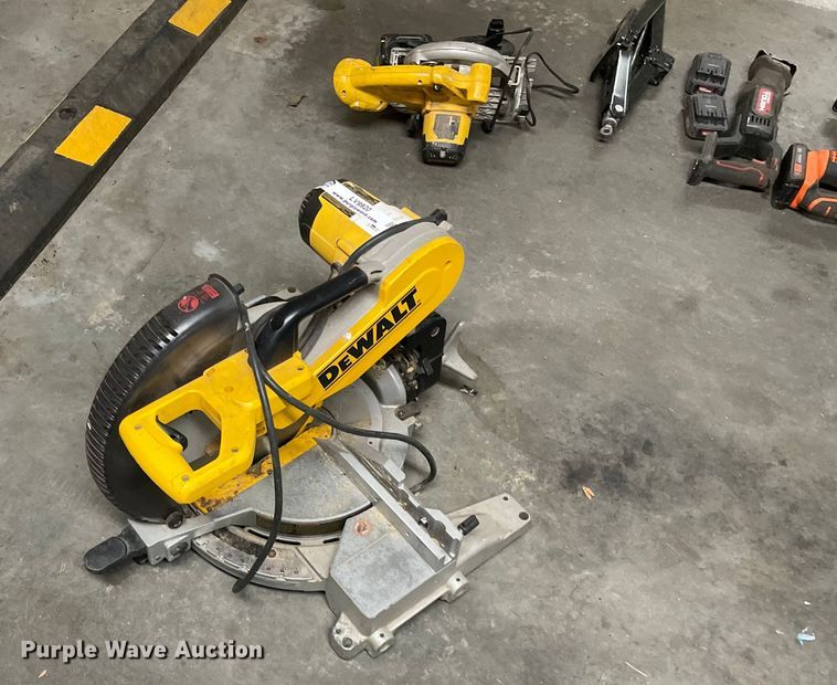 image for item LV9920 DeWalt  compound miter saw