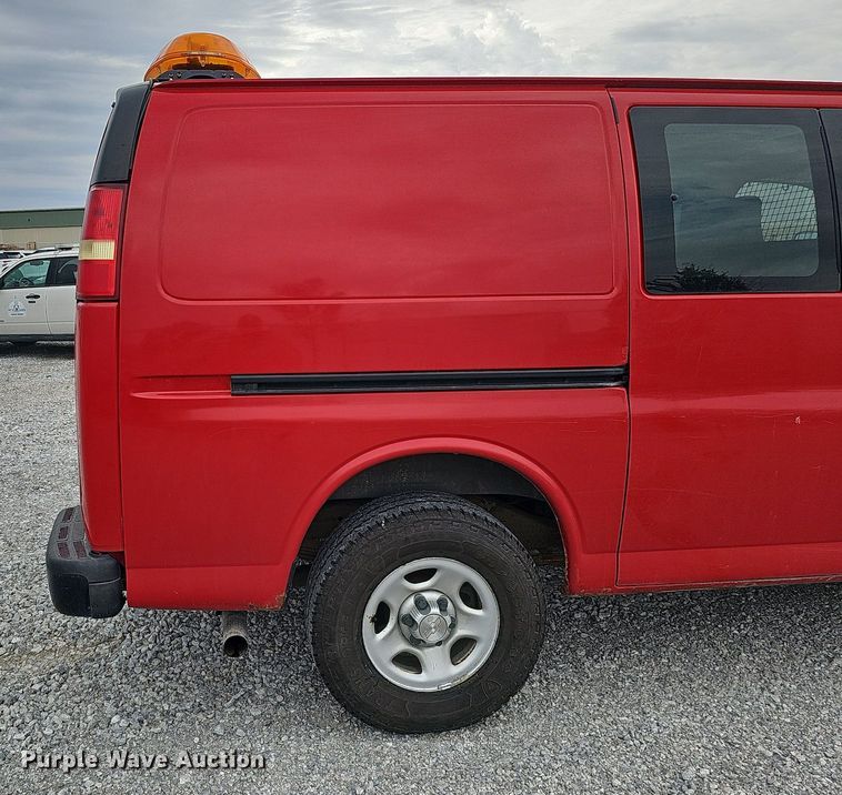 image for item MD9861 2008 Chevrolet Express 1500  van