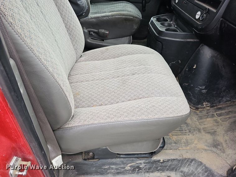 image for item MD9861 2008 Chevrolet Express 1500  van