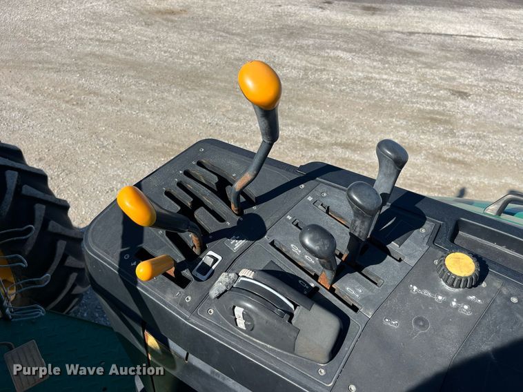 image for item MG9494 John Deere 6615  MFWD tractor