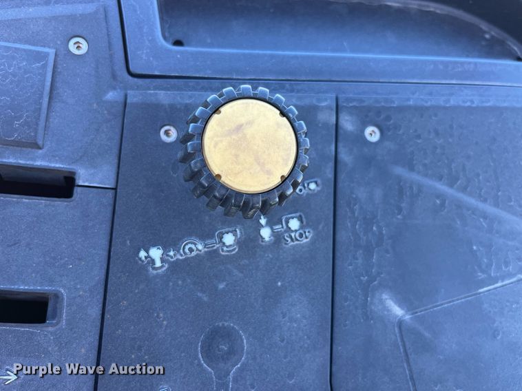 image for item MG9494 John Deere 6615  MFWD tractor