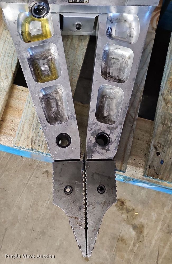 image for item MH9376 Amkus Rescue Systems  emergency response equipment