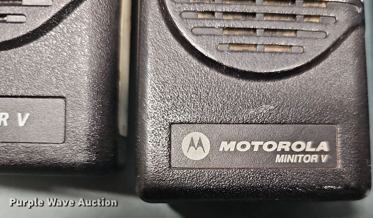 image for item MH9377 (15) Motorola Minitor V pagers
