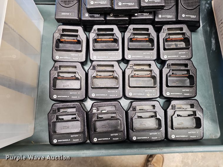 image for item MH9377 (15) Motorola Minitor V pagers