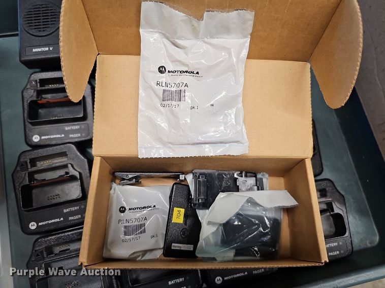 image for item MH9377 (15) Motorola Minitor V pagers