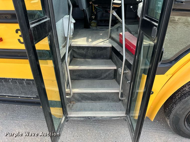 image for item ML9080 2009 Freightliner Thomas B2  school bus