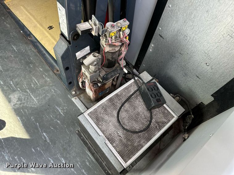 image for item ML9080 2009 Freightliner Thomas B2  school bus