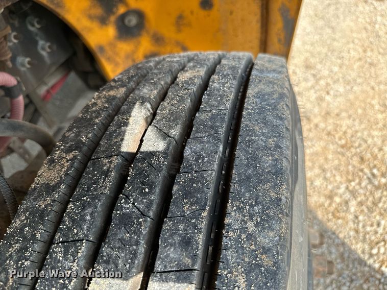 image for item ML9080 2009 Freightliner Thomas B2  school bus