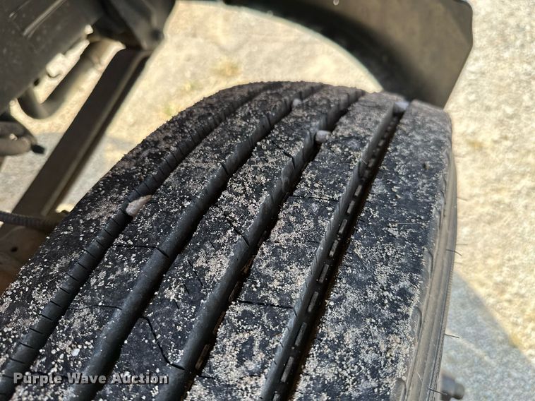 image for item ML9080 2009 Freightliner Thomas B2  school bus