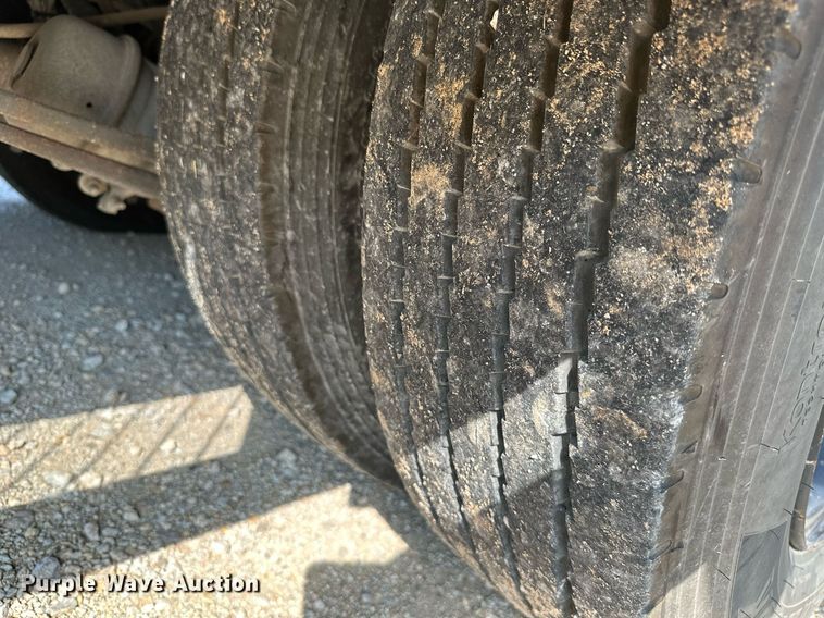 image for item ML9080 2009 Freightliner Thomas B2  school bus