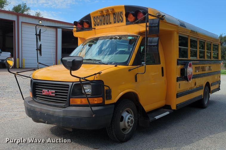 image for item MX9388 2005 Thomas Built  shuttle bus