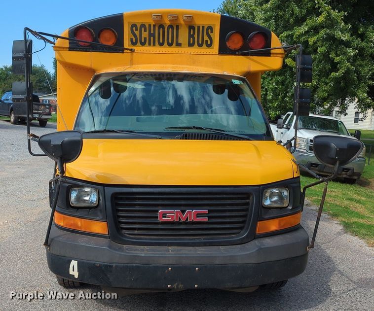 image for item MX9388 2005 Thomas Built  shuttle bus