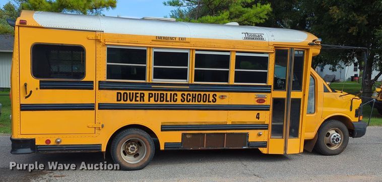 image for item MX9388 2005 Thomas Built  shuttle bus