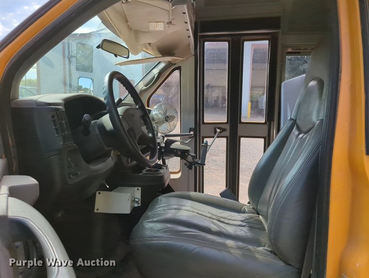 image for item MX9388 2005 Thomas Built  shuttle bus