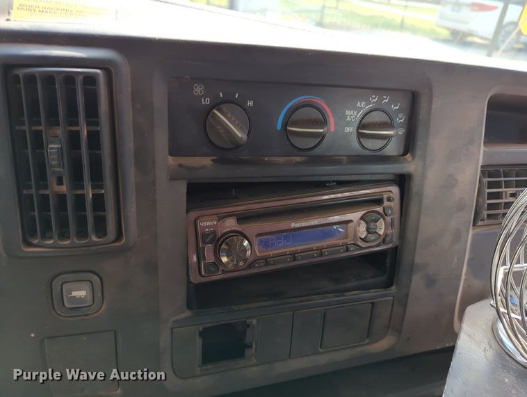 image for item MX9388 2005 Thomas Built  shuttle bus