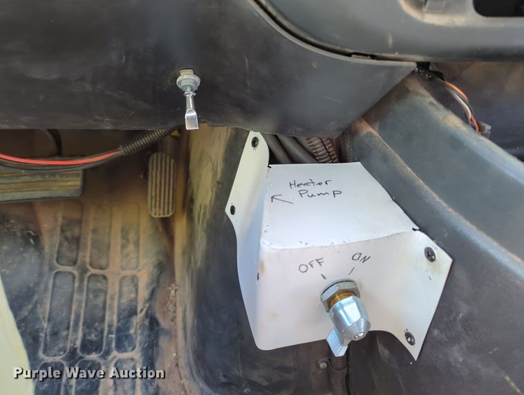 image for item MX9388 2005 Thomas Built  shuttle bus