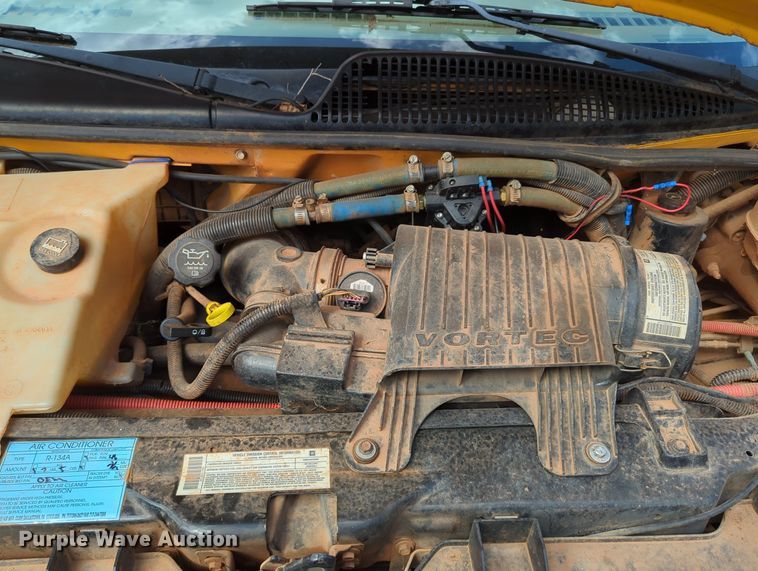 image for item MX9388 2005 Thomas Built  shuttle bus