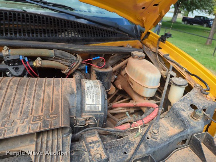 image for item MX9388 2005 Thomas Built  shuttle bus