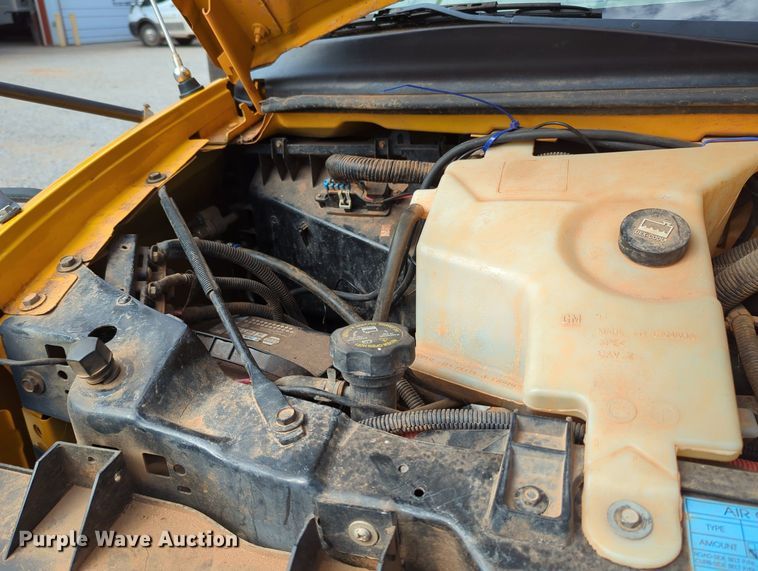 image for item MX9388 2005 Thomas Built  shuttle bus