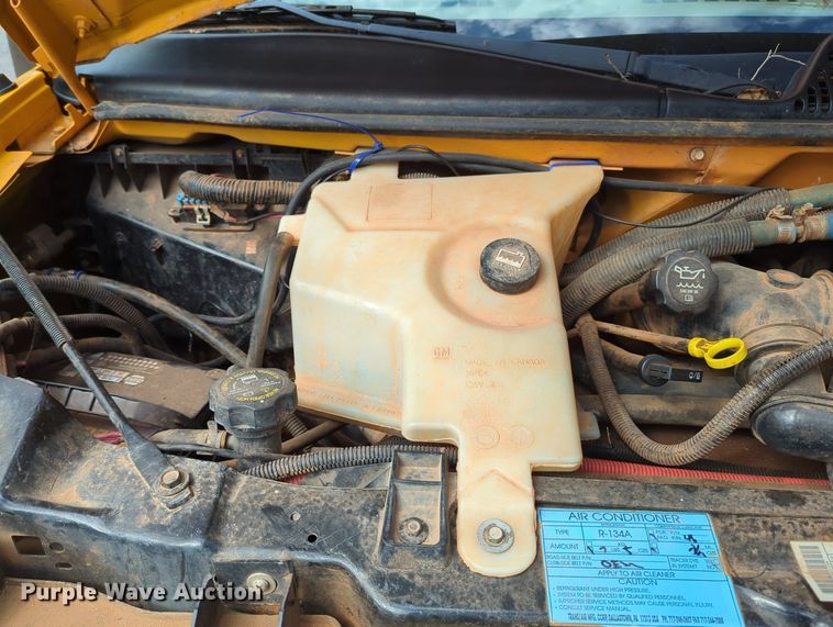 image for item MX9388 2005 Thomas Built  shuttle bus