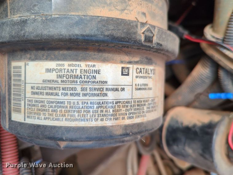 image for item MX9388 2005 Thomas Built  shuttle bus