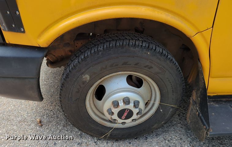 image for item MX9388 2005 Thomas Built  shuttle bus