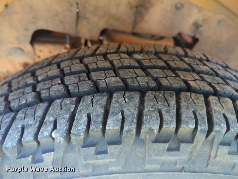 image for item MX9388 2005 Thomas Built  shuttle bus