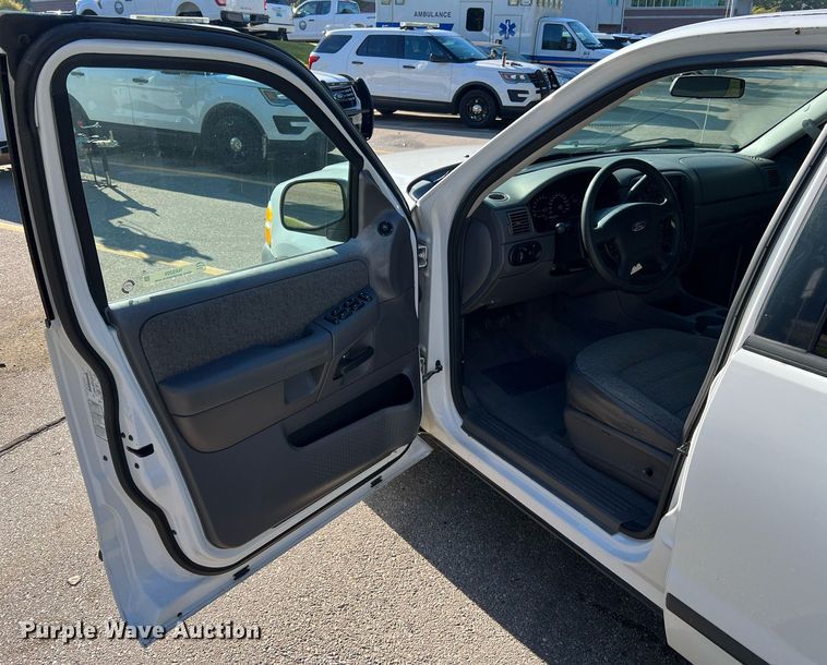 image for item NA9209 2004 Ford Explorer SUV